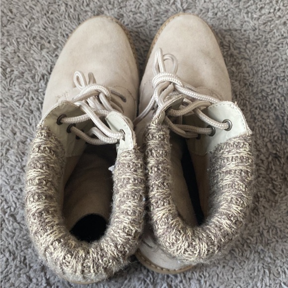 Boots - Picture 5 of 5